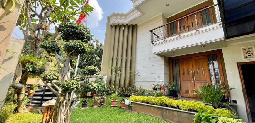 RUMAH MEWAH DALAM KOMPLEK
