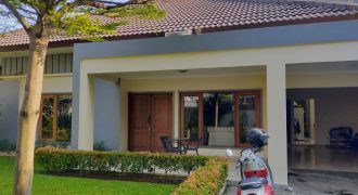Rumah Taman Belakang Super Luas