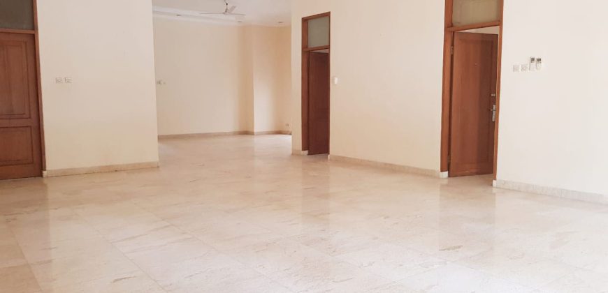 Rumah Taman Belakang Super Luas