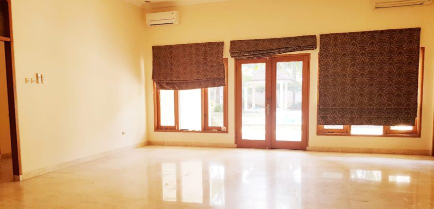 Rumah Taman Belakang Super Luas