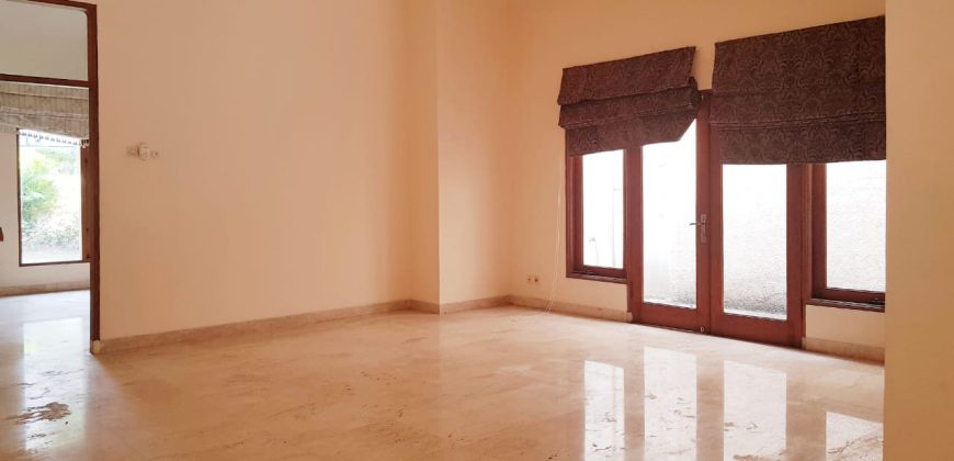 Rumah Taman Belakang Super Luas